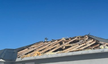 Erzurum aşkale'de şiddetli Rüzgar çatılara zarar verdi